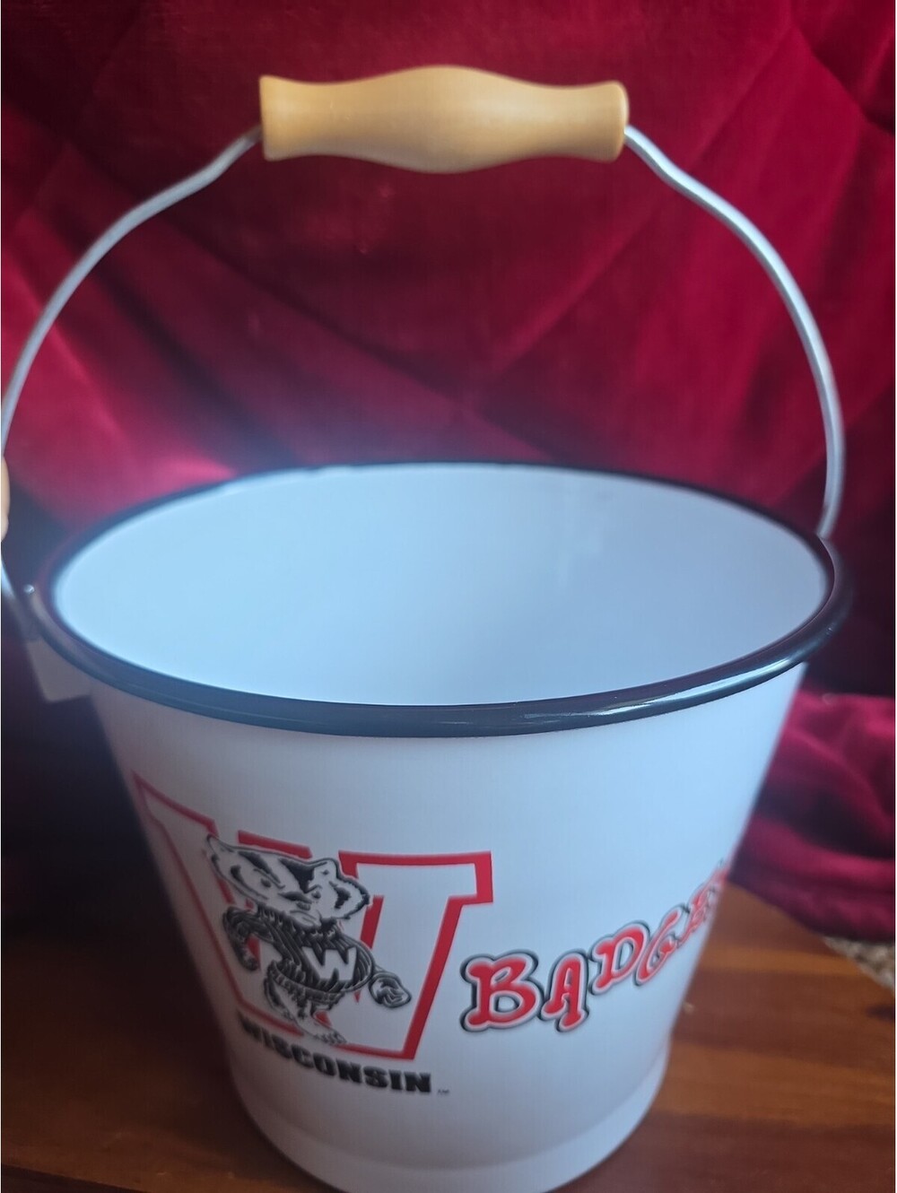 Wisconsin White Bucky Badger NEW Metal Logo Ice Bucket Bottles Cans Wood Handle